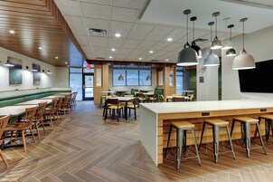 Desayuno continental gratuito y diario