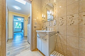 Apartment | Bathroom