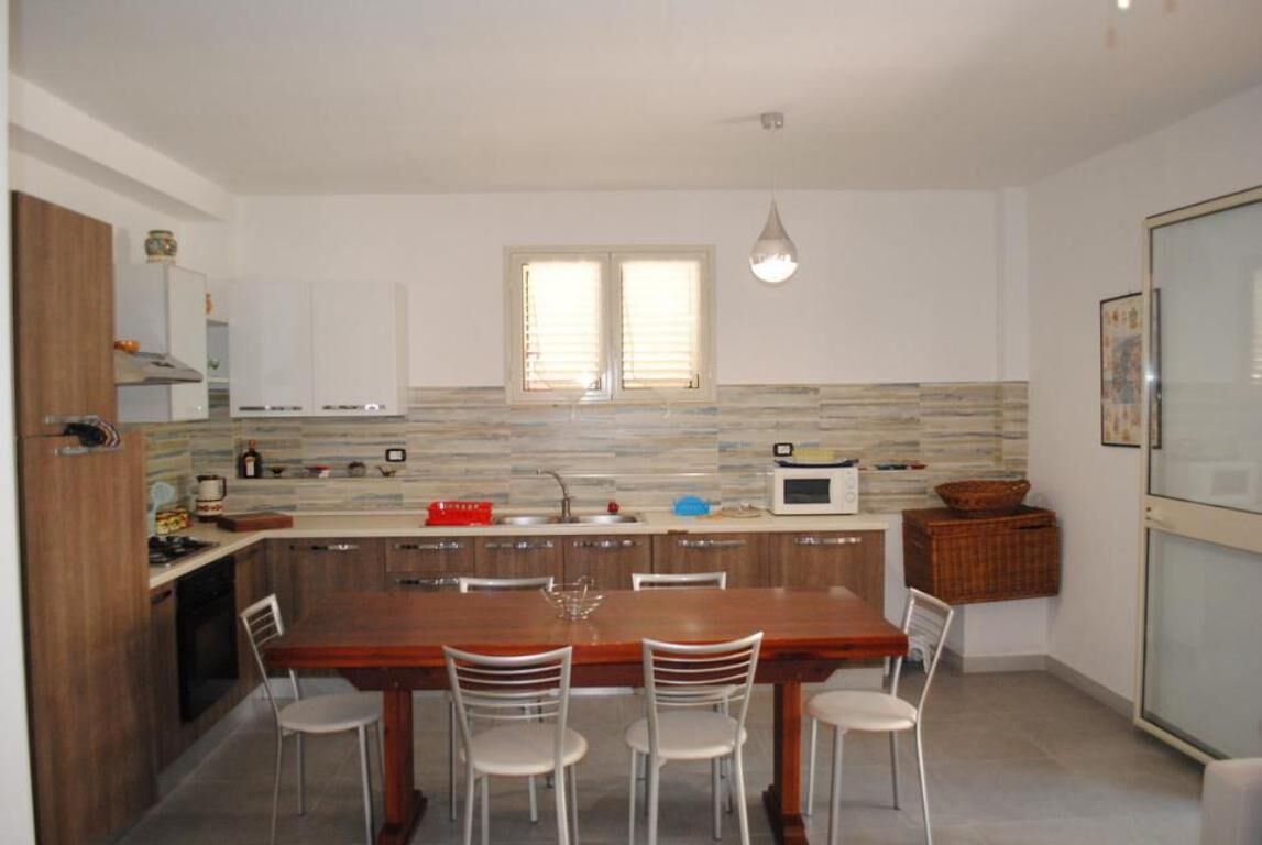 Apartment in villa 50 meters from the sea - air conditioned - wi-fi