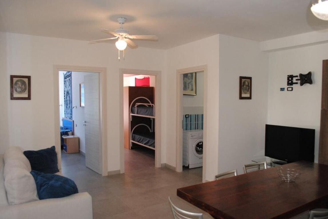 Apartment in villa 50 meters from the sea - air conditioned - wi-fi