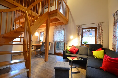 Ferienhaus mit Balkon und Terrasse im Feriendorf Via Claudia im Allgäu