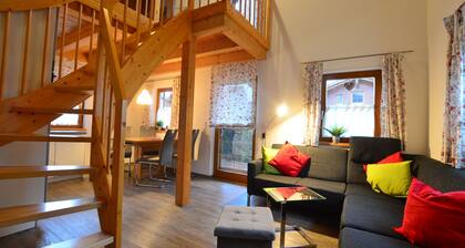 Ferienhaus mit Balkon und Terrasse im Feriendorf Via Claudia im Allgäu