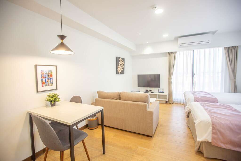 standard twin room | 1 bedroom, in-room safe, desk, blackout curtains