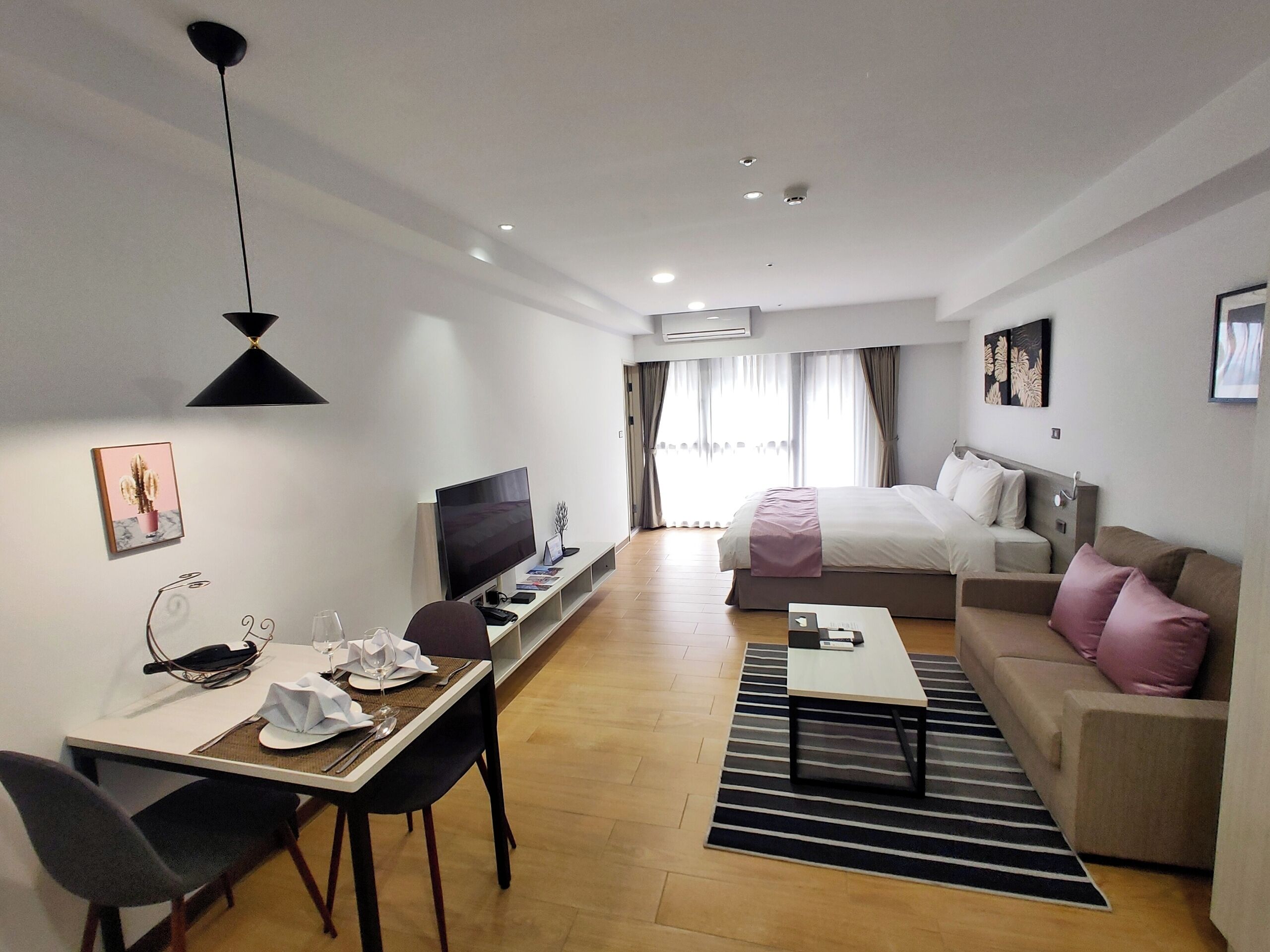 1 bedroom, in-room safe, desk, blackout curtains