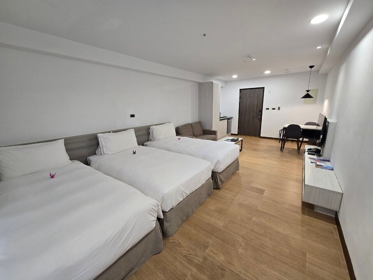 city triple room | 1 bedroom, in-room safe, desk, blackout curtains