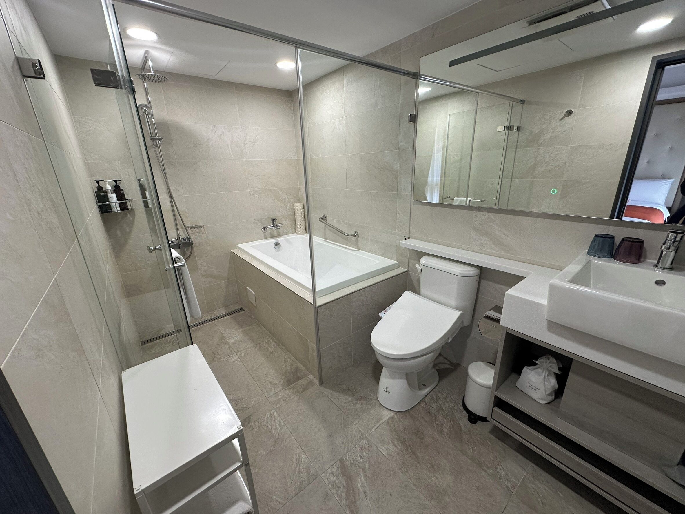 executive room | bathroom | eco-friendly toiletries, hair dryer, slippers, towels