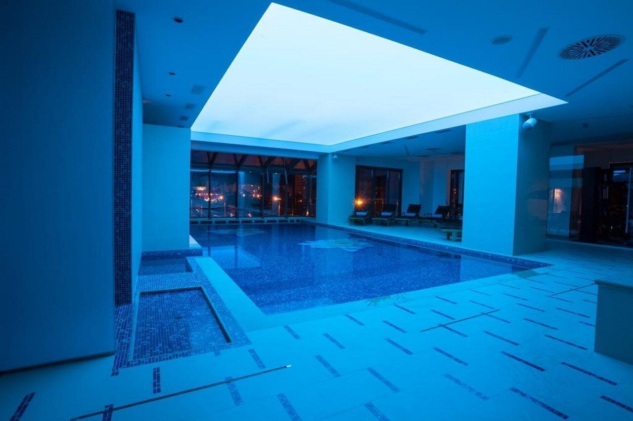 Indoor pool, outdoor pool