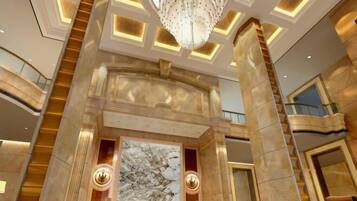 المنشأة من الداخل