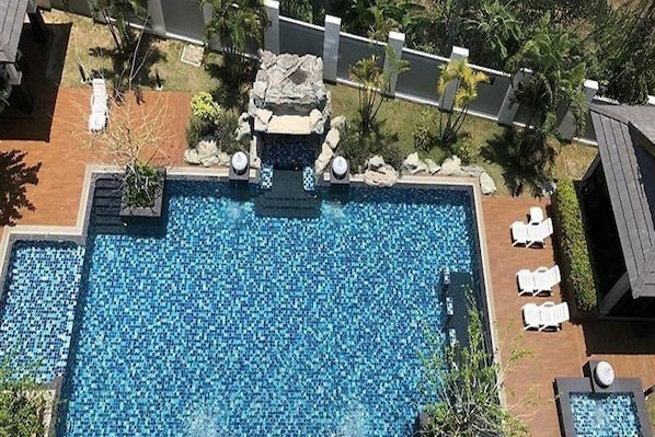 Kolam renang outdoor