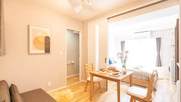 Apartment, 1 Bedroom (302) | Living area