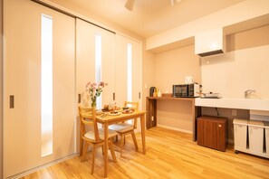 Appartement, 1 chambre (302) | Repas dans la chambre
