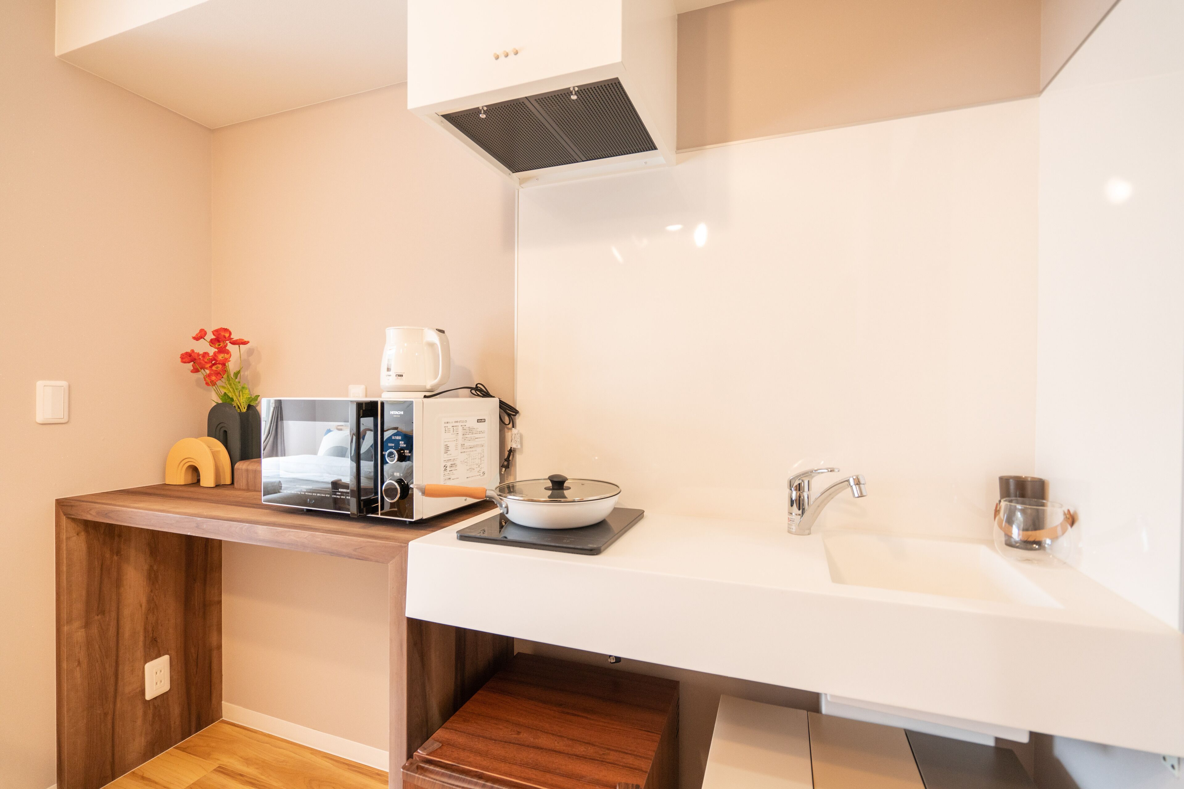 Apartment, 1 Bedroom (302) | Private kitchenette | Mini-fridge, microwave, stovetop, electric kettle