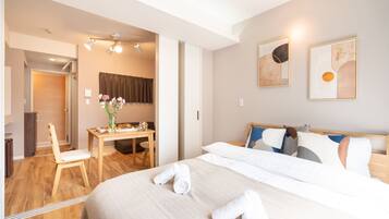 Apartment, 1 Bedroom (302) | Iron/ironing board, free WiFi, bed sheets