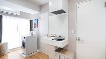 客房 (5F Studio) | 私人小型廚房 | 迷你雪櫃、微波爐、爐具、電熱水壺