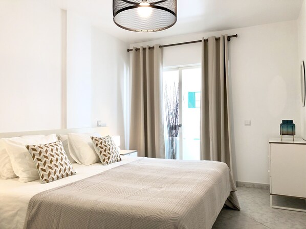 1 bedroom, iron/ironing board, internet, bed sheets