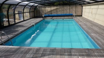 Piscine couverte, piscine extérieure (ouverte en saison)