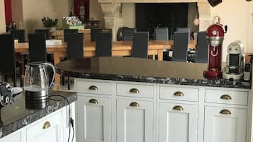 Desayuno de cocina local incluido todos los días