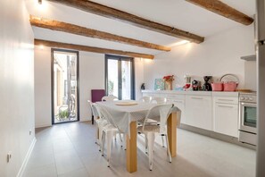 Dining - Your terrace in the historic center of Aix | 2 bedrooms | Air conditioning & Netflix (Aix-en-Provence)