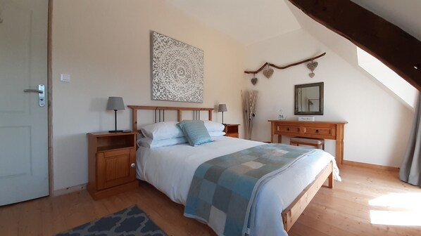 2 bedrooms, iron/ironing board, travel crib, free WiFi