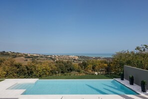 Piscina interna, piscina externa