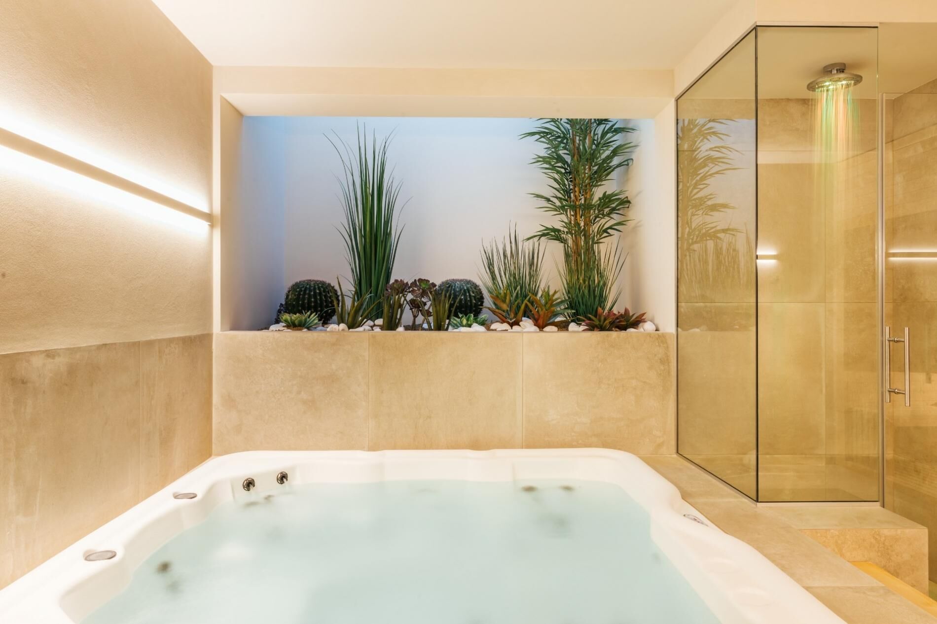 Vila (6 Bedrooms) | Banheira de hidromassagem