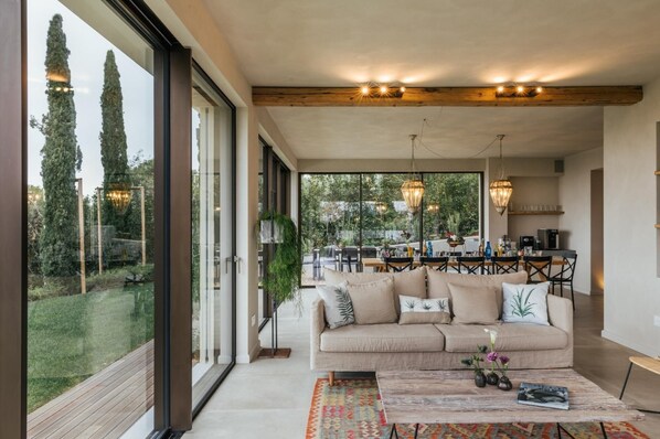 Villa (6 Bedrooms) | Living room | TV, fireplace - Villa Sogno Adriatico (Civitanova Marche)