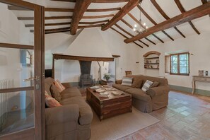 Villa (1 Bedroom) | 11 bedrooms, iron/ironing board, WiFi, bed sheets