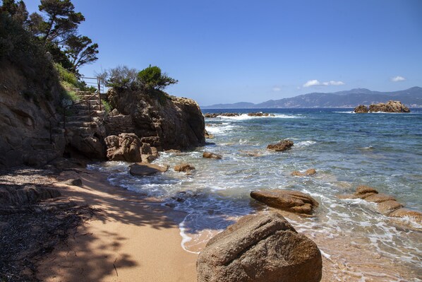 Private beach, white sand, beach towels, snorkelling