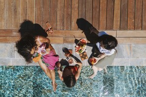 Outdoor pool, pool umbrellas, sun loungers - Villa Kirssis (Pietrosella)