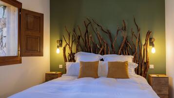 Rumah Tradisional (Rocapina) | Seprai premium, brankas, meja kerja, dan Wi-Fi gratis