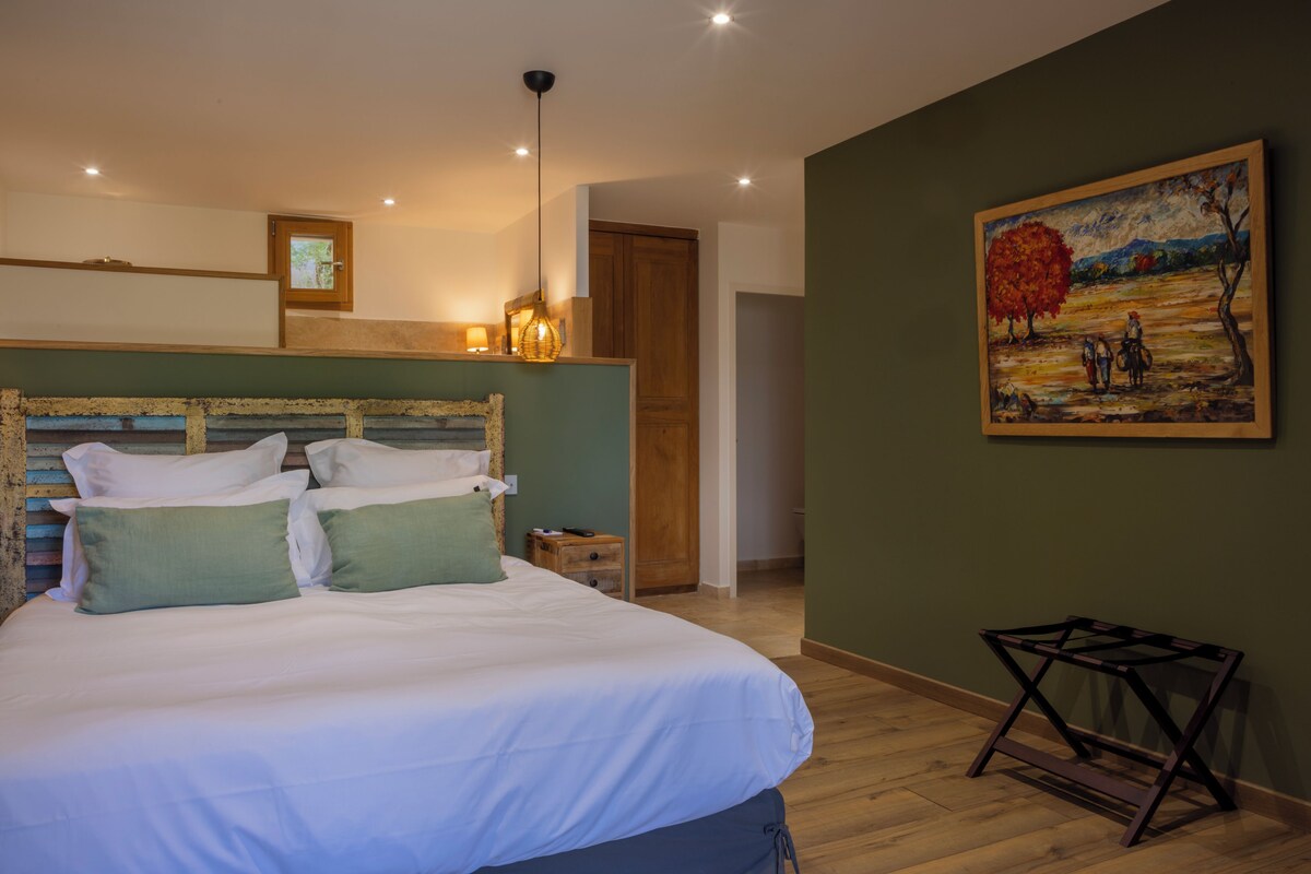 Habitación Confort (Cupabia) | Ropa de cama de alta calidad y caja de seguridad en la habitación 