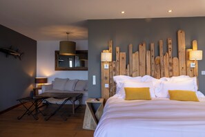 Luxury Suite (Palombagia) | Premium bedding, in-room safe, desk, free WiFi - Villa Kirssis (Pietrosella)