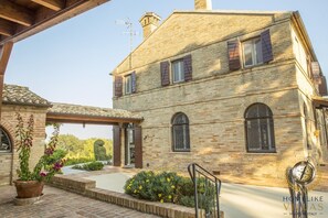 숙박 시설 정면