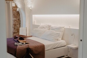 Villa (Multiple Bedrooms) | 8 bedrooms, iron/ironing board, bed sheets - Villa Picena (Cupra Marittima)