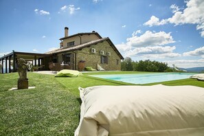 Outdoor pool - Villa Panorama (Monte Santa Maria Tiberina)