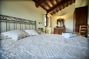 Villa (Multiple Bedrooms) | 7 chambres, fer et planche à repasser, draps fournis