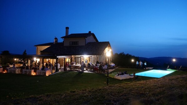 Outdoor pool - Villa Panorama (Monte Santa Maria Tiberina)