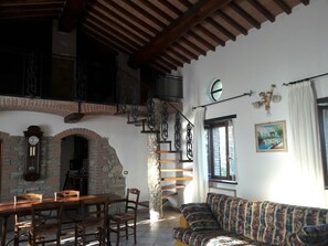 11 slaapkamers, reisbedje, beddengoed