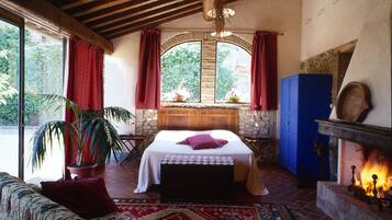 3 Schlafzimmer, Schreibtisch, Bügeleisen/Bügelbrett, Reisekinderbett