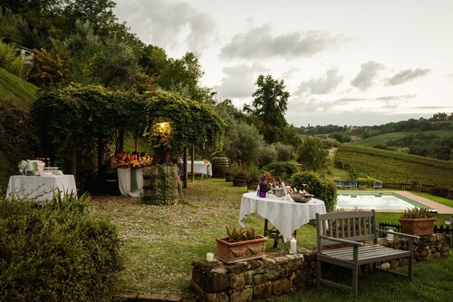 Villa with pool in the Chianti hills between Florence and Siena 14 people