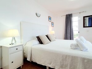 3 bedrooms, iron/ironing board, Internet, bed sheets