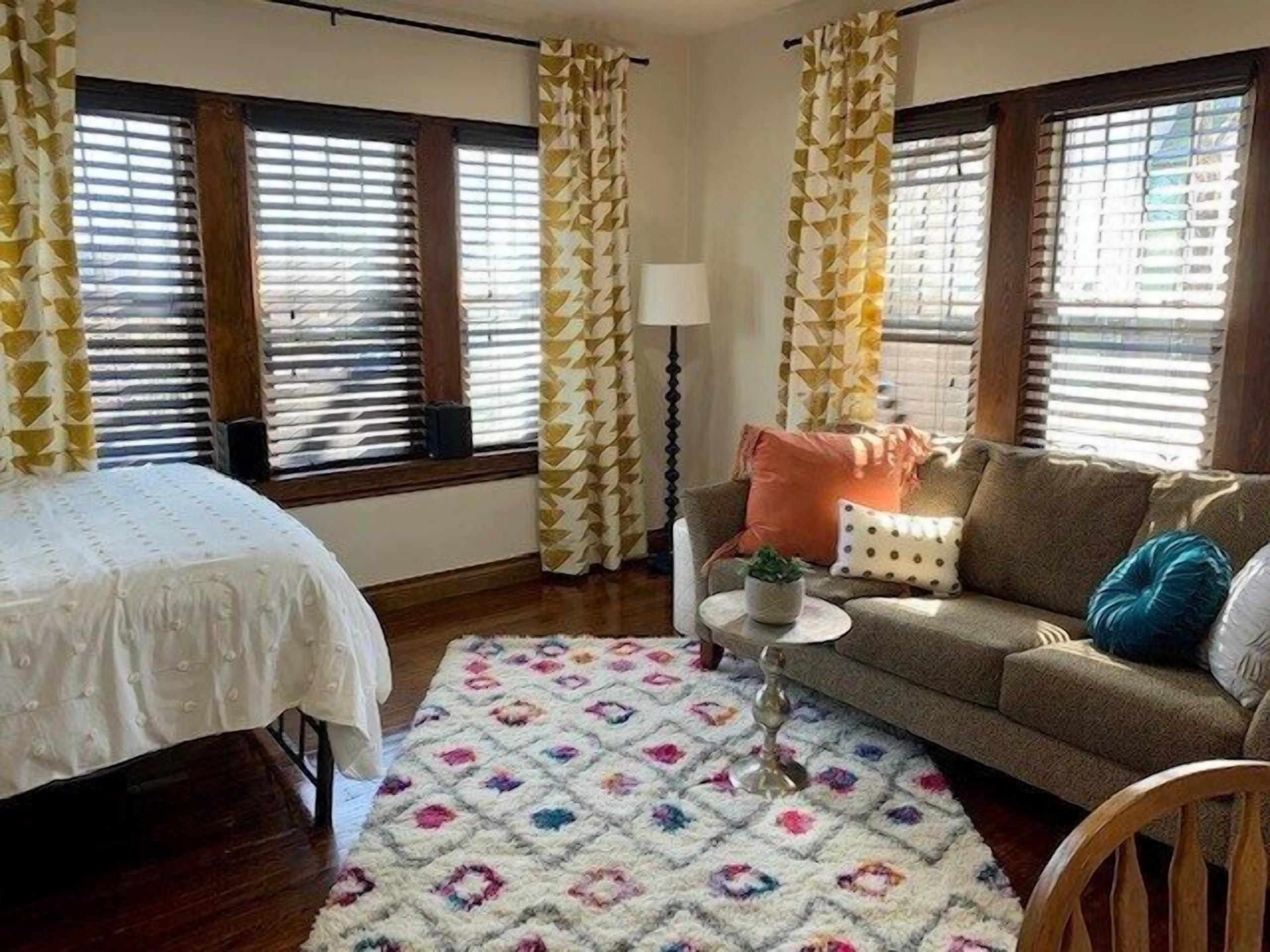 [CLR 02] Charming Studio in OKC Midtown, With Retro-contemporary theme