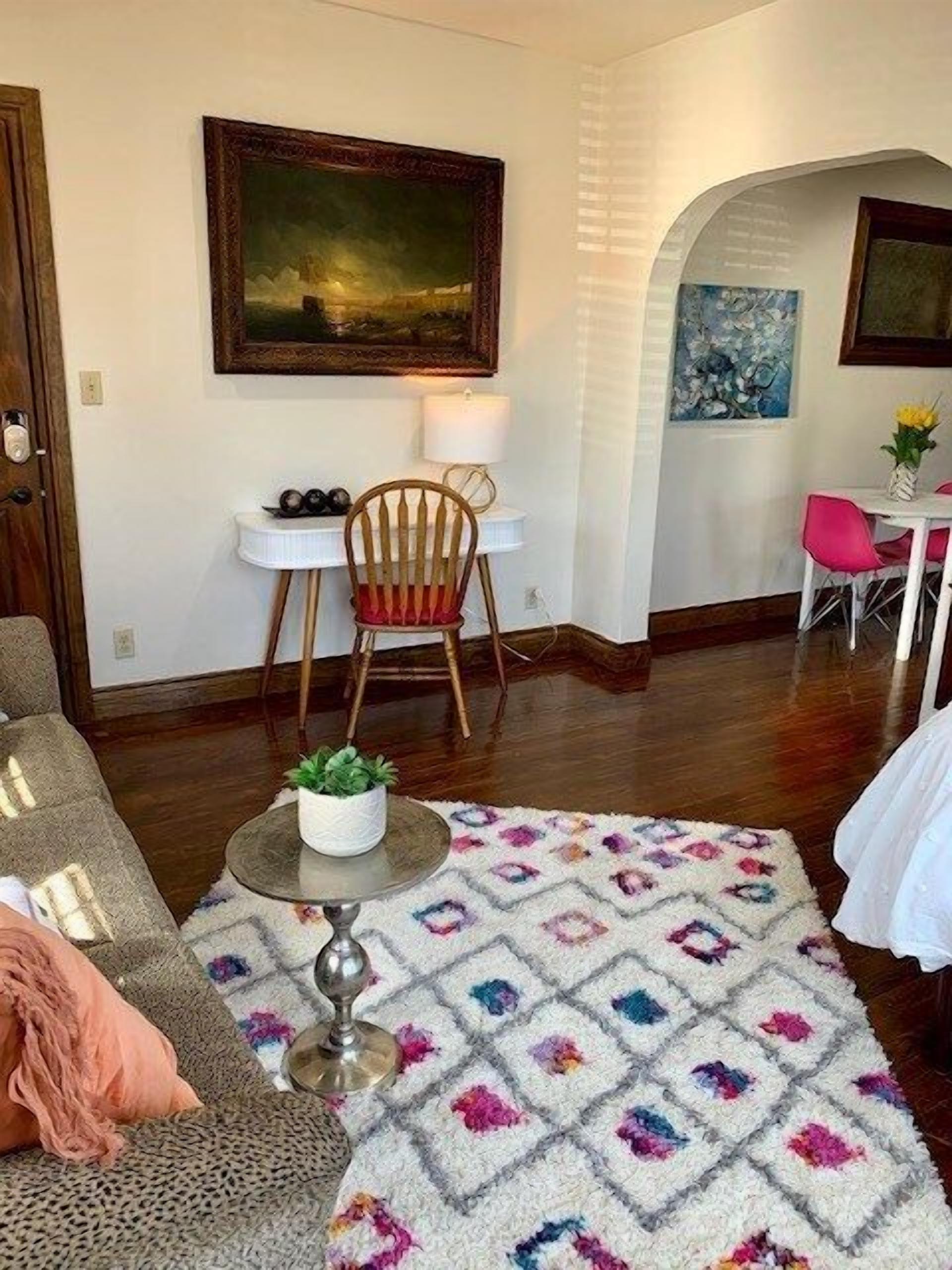 [CLR 02] Charming Studio in OKC Midtown, With Retro-contemporary theme