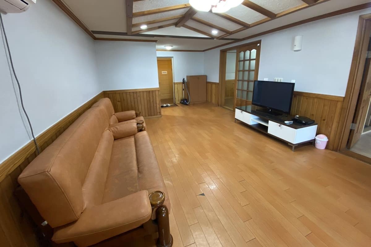 بديكورات فريدة لكل غرفة وطراز فريد لكل وحدة وواي فاي مجانًا