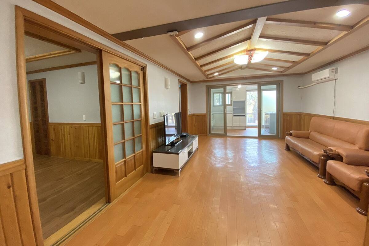 بديكورات فريدة لكل غرفة وطراز فريد لكل وحدة وواي فاي مجانًا