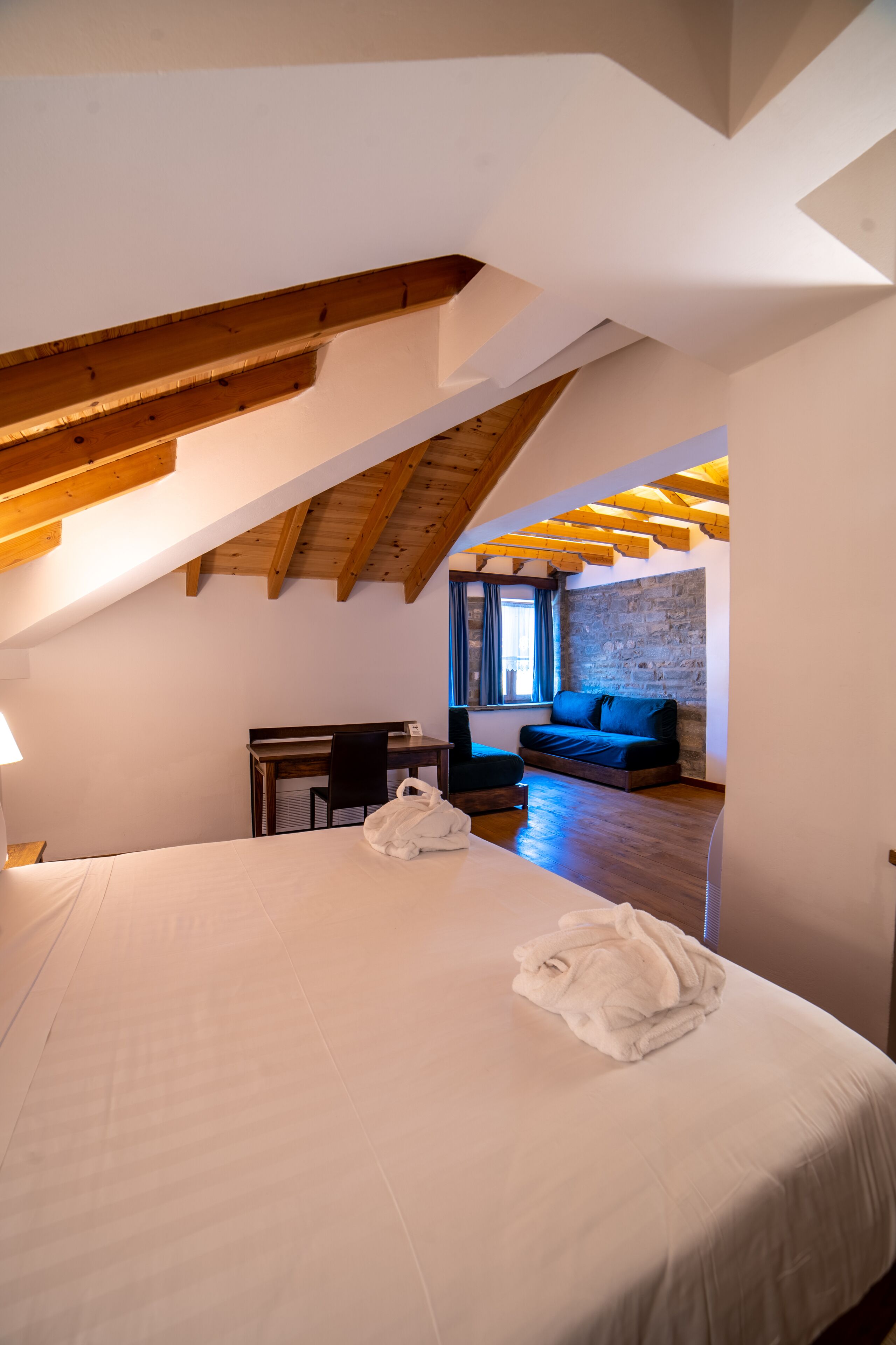 Junior-suite | Premium-sengetøj, dundyner, Select Comfort-senge, minibar