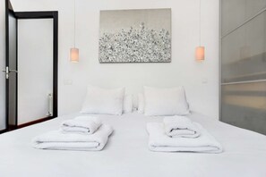 3 slaapkamers, een strijkplank/strijkijzer, wifi, beddengoed