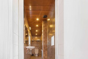 Shower, jetted bath, hair dryer, bidet