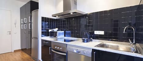 Réfrigérateur, micro-ondes, four, lave-vaisselle