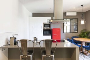 Refrigerador, microondas, horno y lavavajillas 